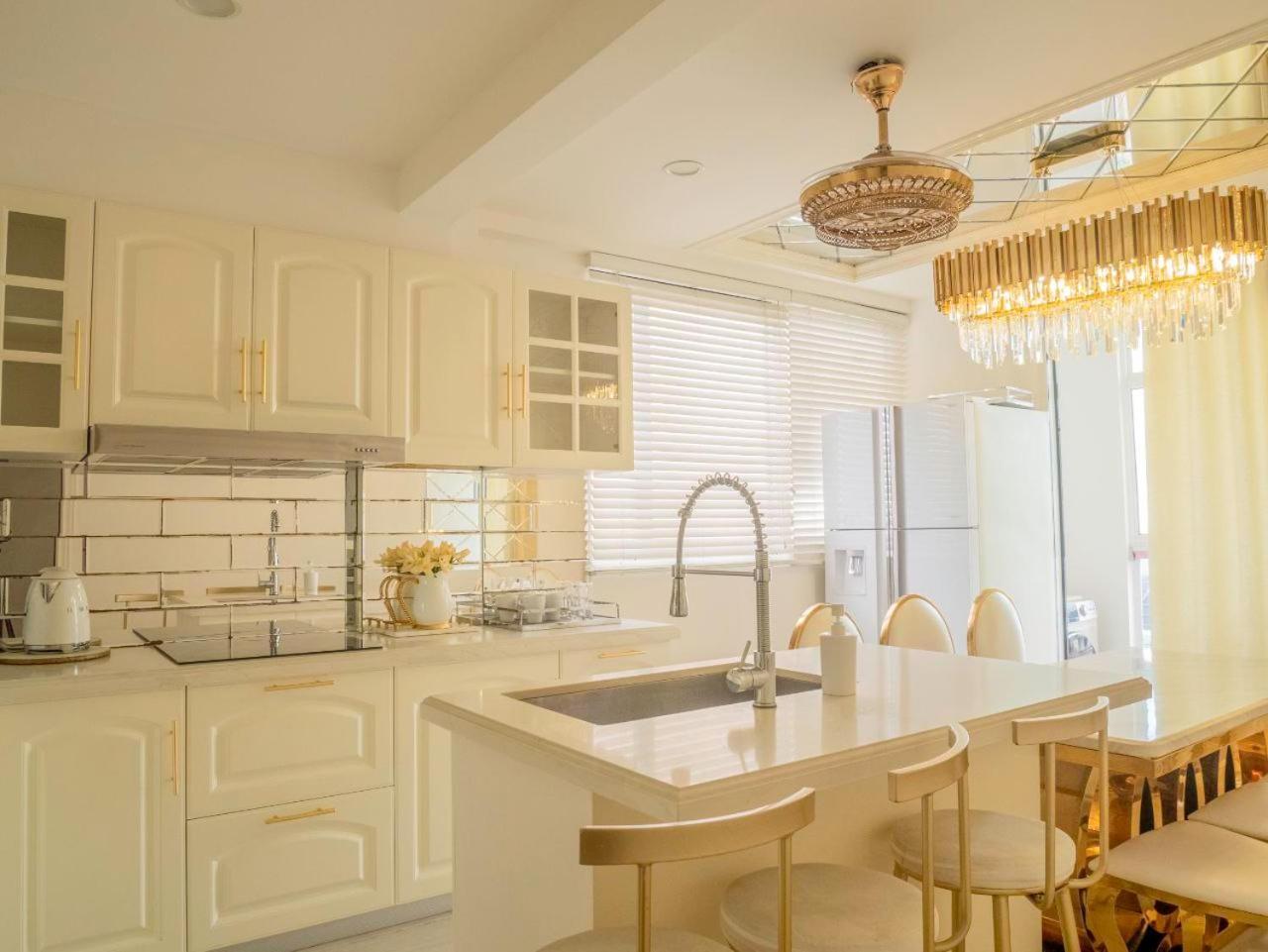 Beachfront Seaview Apartment มาเล ภายนอก รูปภาพ