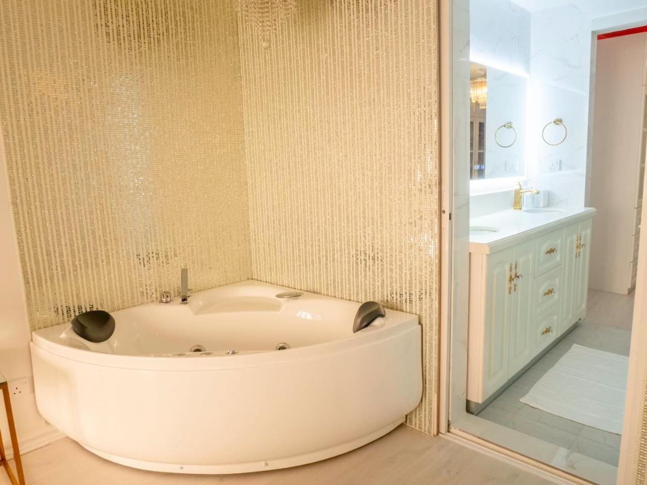 Beachfront Seaview Apartment มาเล ภายนอก รูปภาพ